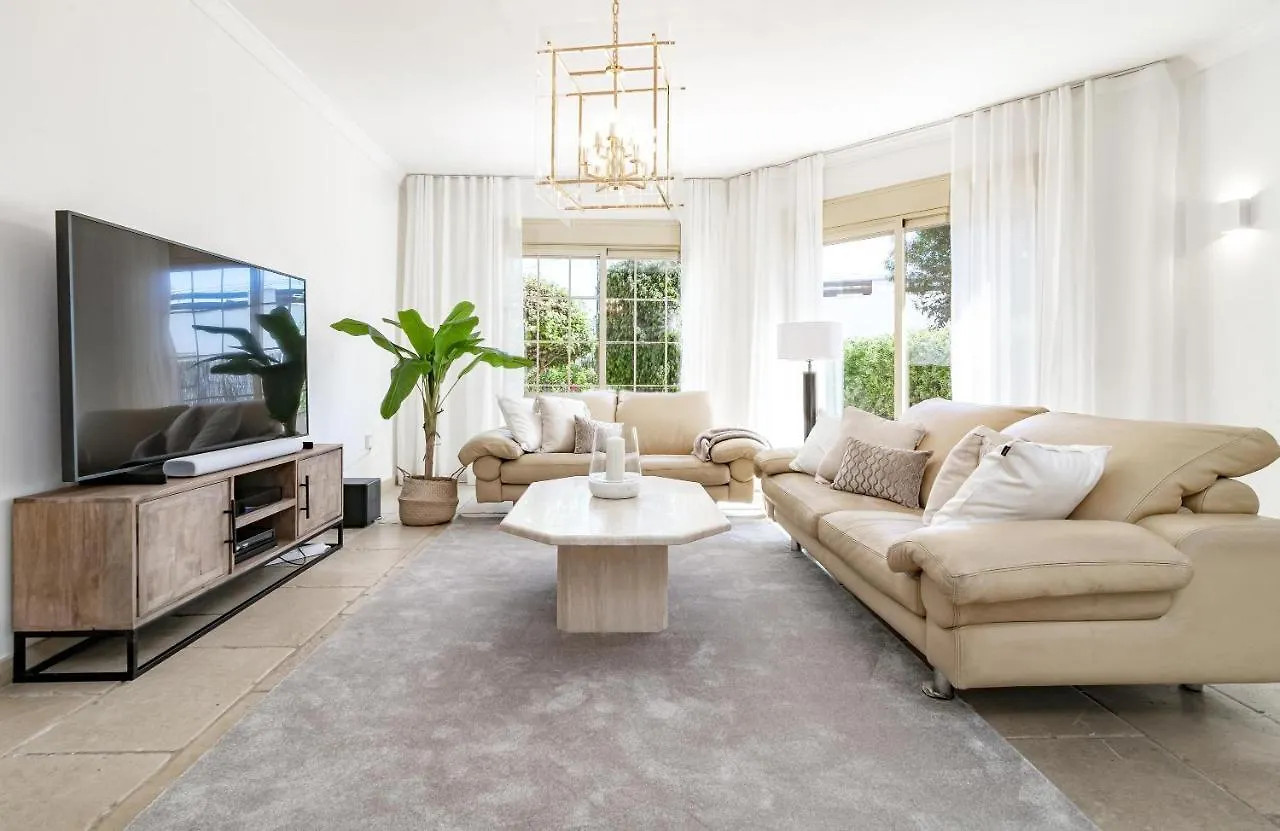 Cln- Spacious 6 Bedroom Villa Next To Beach Marbella Spanje