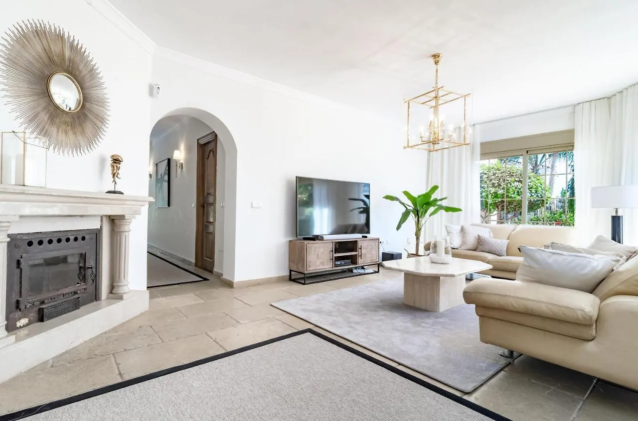 Cln- Spacious 6 Bedroom Villa Next To Beach Marbella 0*,  Spanje